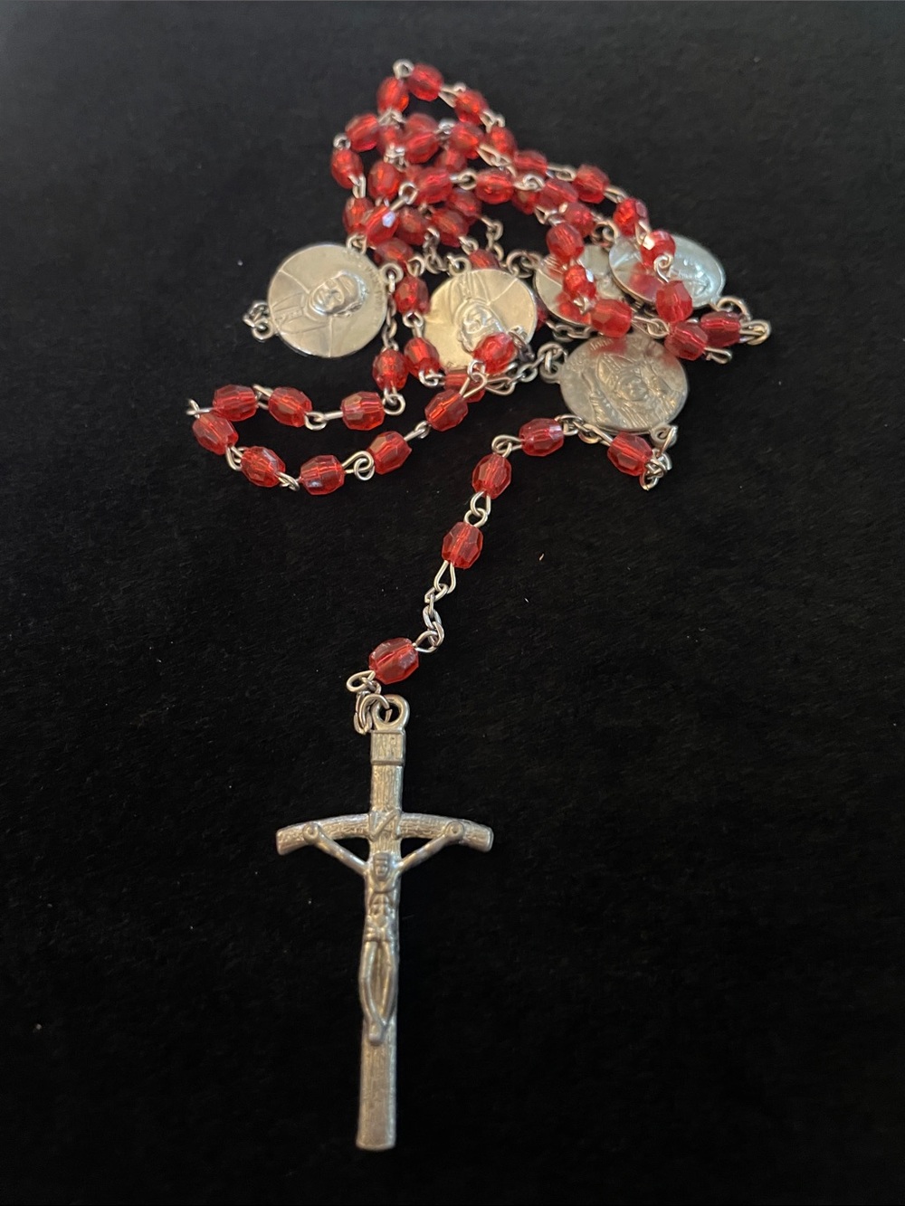 Gorgeous Red Pope John Paul religious rosary, beautiful condition!